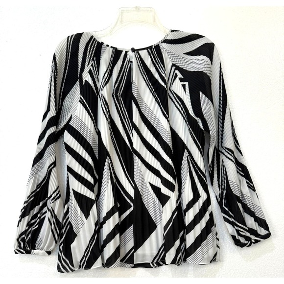Chico's Size 1 / Medium Black & White Stripe Crinkle Pleated Cold Shoulder Top - Picture 7 of 9